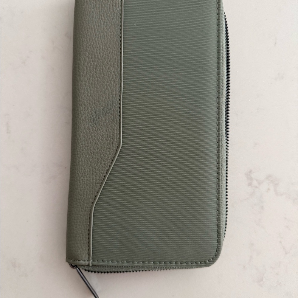 OPEN STORY RFID Travel Wallet - Picture 4 of 7